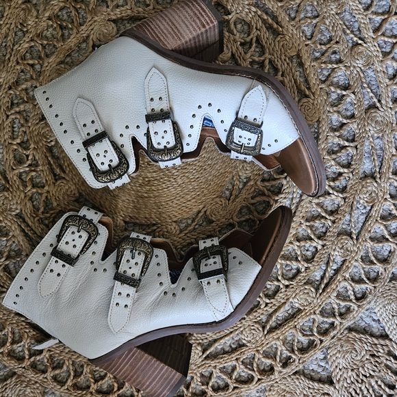 Dingo Ziggy White Women's Shoes - Picture 3 of 9